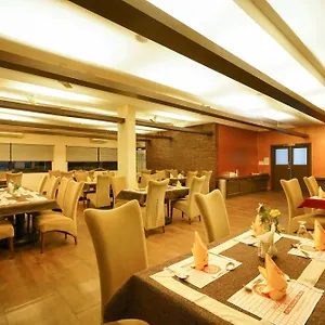 Super Townhouse Mookkannoor Tourist Hotel